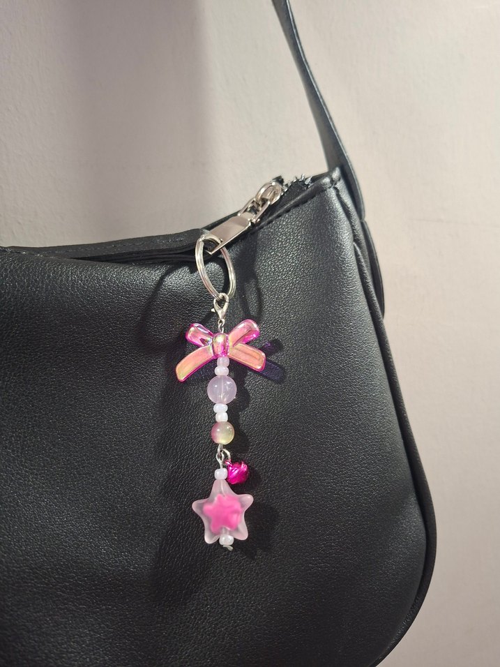 Gümüş Renk Charmlı ve Renkli Kadın Anahtarlık - Görsel 3