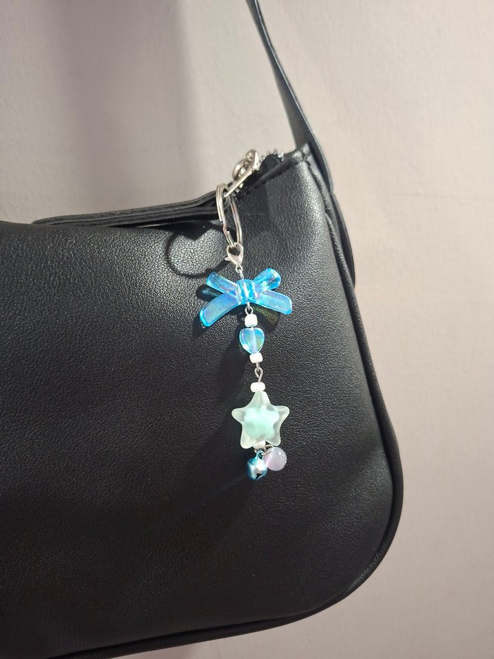 Gümüş Renk Charmlı ve Renkli Kadın Anahtarlık - Görsel 2