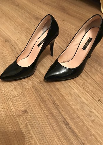 Siyah Parlak Rugan Stiletto Topuklu Kadın Ayakkabı - Görsel 2