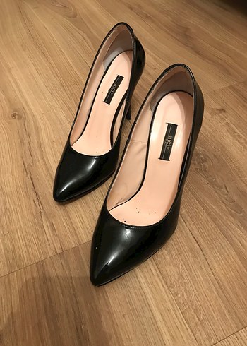 Siyah Parlak Rugan Stiletto Topuklu Kadın Ayakkabı - Görsel 3