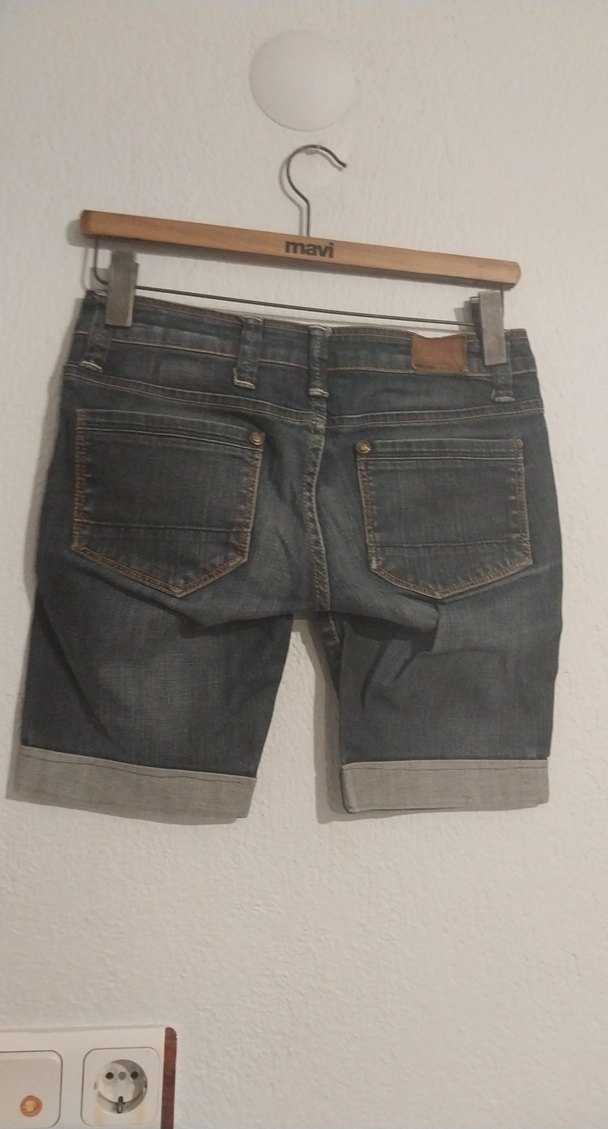 Kadın Gri Kemerli Midi Denim Şort - Görsel 2