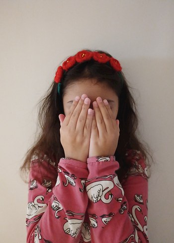 Nakışlı Kırmızı Örgü Çocuk Saç Bandı - Görsel 2