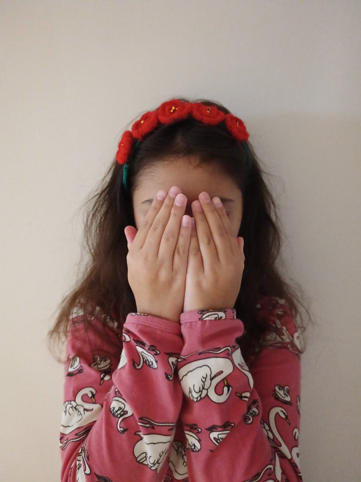 Nakışlı Kırmızı Örgü Çocuk Saç Bandı - Görsel 2