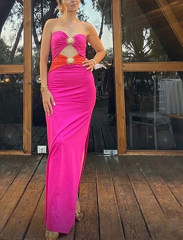 Zeynep Tosun Pembe Elbise