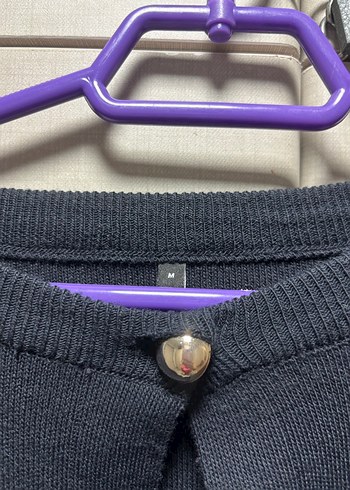 Düğmeli Siyah İşlemeli Kadın Hırka - Görsel 3