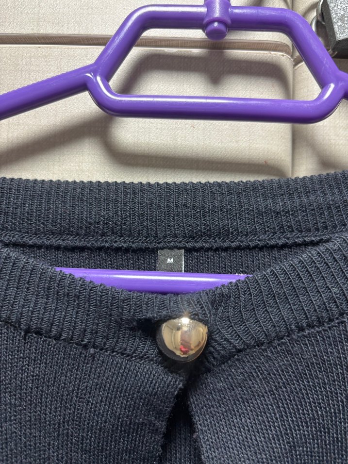 Düğmeli Siyah İşlemeli Kadın Hırka - Görsel 3