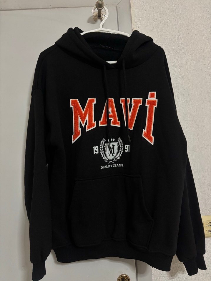 Mavi Baskılı Siyah Kapüşonlu Sweatshirt - Görsel 2