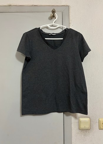 Gri V Yaka Keten Kadın Tişört - Görsel 2