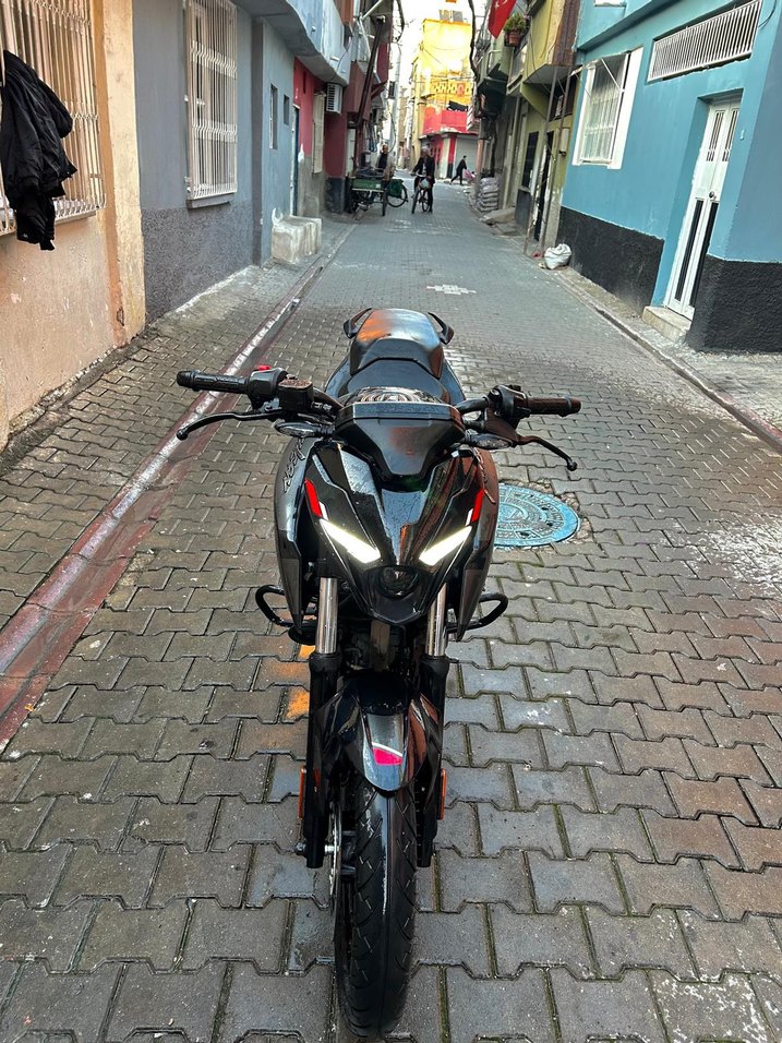 N250 Pulsar motosiklet - Görsel 2