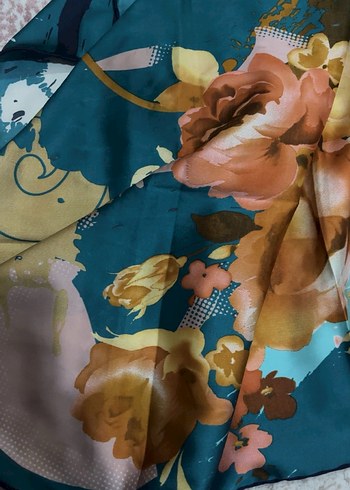 Çiçek Desenli Kadın esarp - Görsel 2