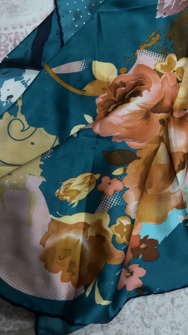 Çiçek Desenli Kadın esarp - Görsel 2