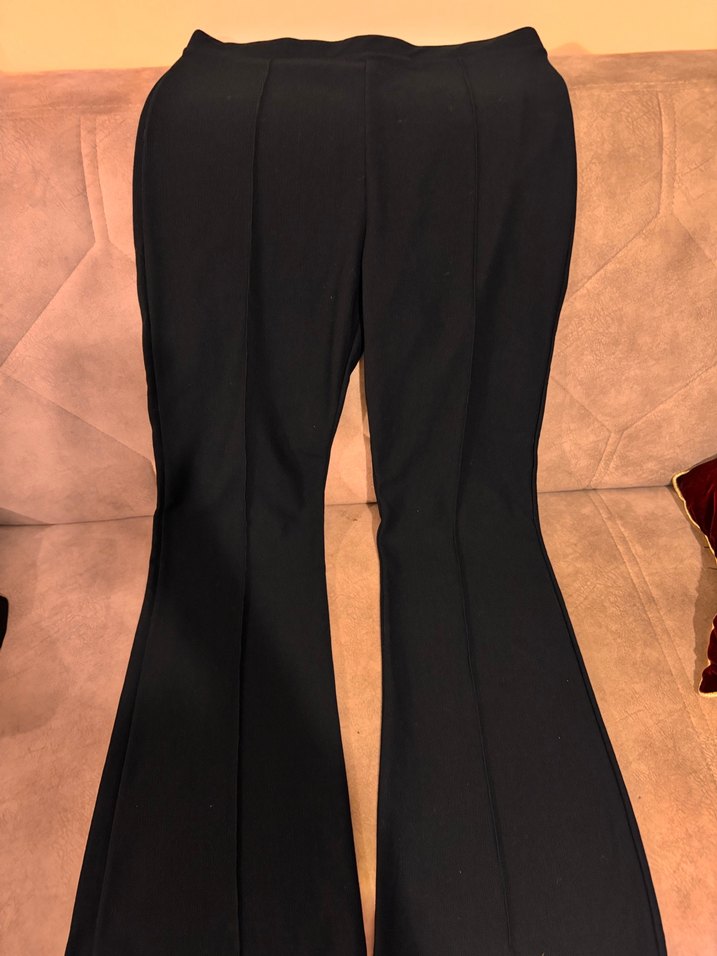 Kadın Siyah Fermuarlı İspanyol paça Kumaş Pantolon - Görsel 3