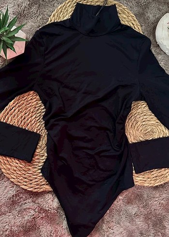 Siyah Yüksek Yakalı İnce Kesim Kadın Bluz - Görsel 3