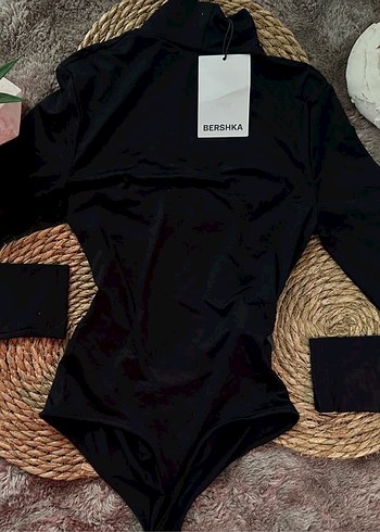 Siyah Yüksek Yakalı İnce Kesim Kadın Bluz - Görsel 4