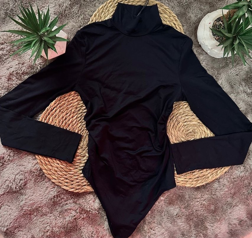 Siyah Yüksek Yakalı İnce Kesim Kadın Bluz - Görsel 3