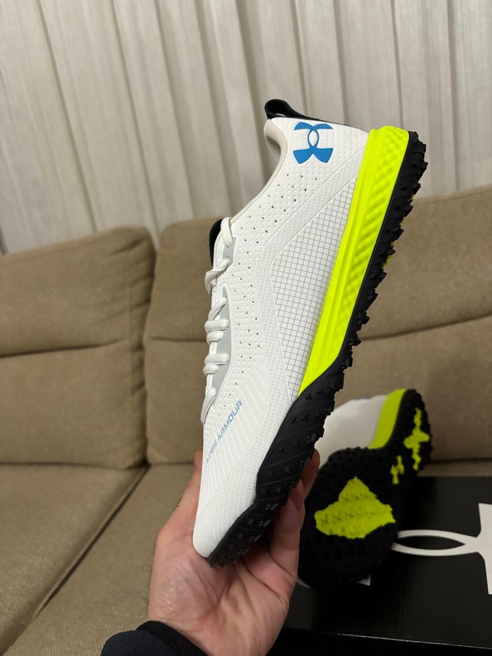 Under Armour Halı Saha Krampon - Görsel 3