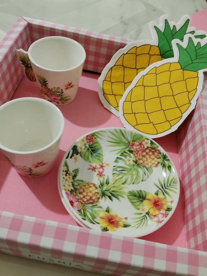 Tropikal desenli Kahve Fincanı Seti 2 adet ananas sunum peçetesi - Görsel 2