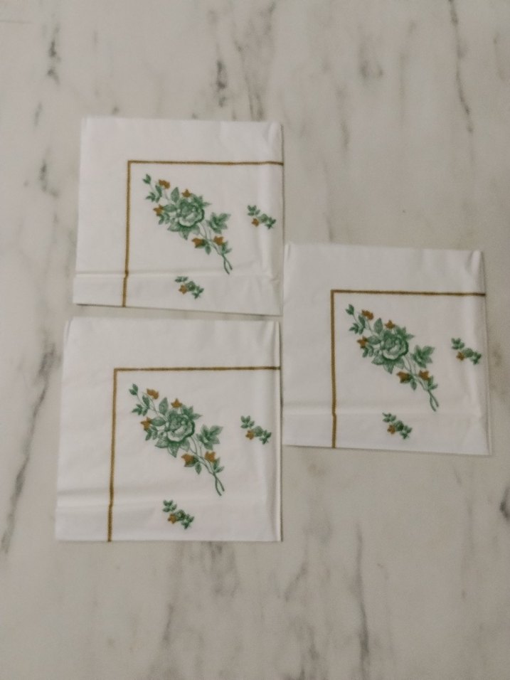 Çiçek Desenli Çok Renkli 12 adet peçete - Görsel 4