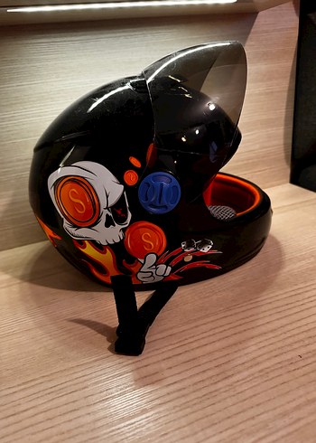 Siyah Punk Tarzı Kemerli Motosiklet Kaskı - Görsel 2