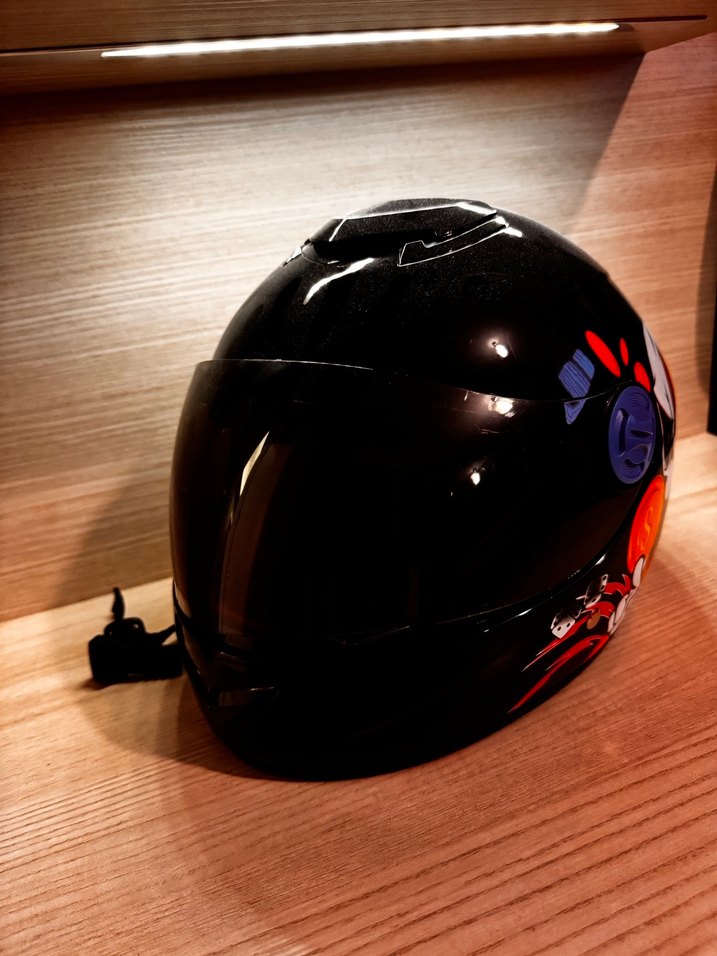 Siyah Punk Tarzı Kemerli Motosiklet Kaskı - Görsel 3