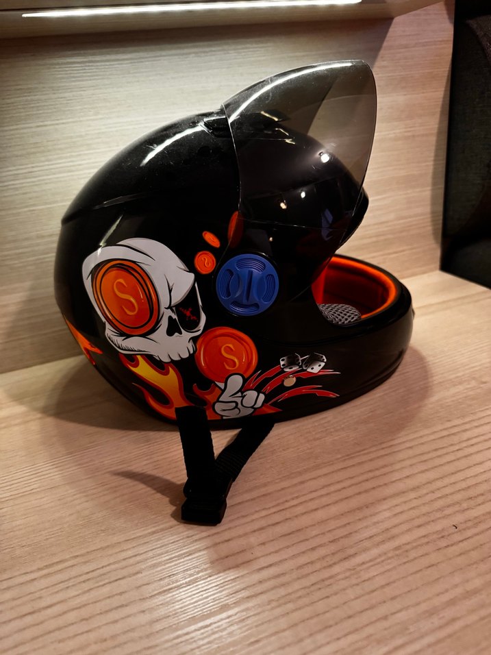 Siyah Punk Tarzı Kemerli Motosiklet Kaskı - Görsel 2