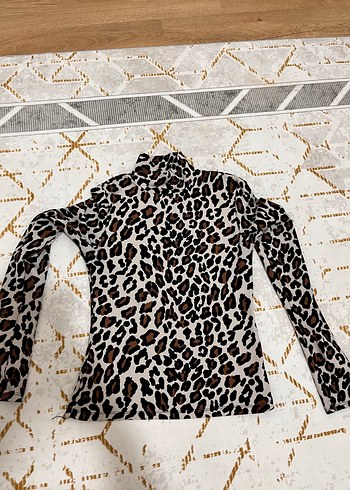 Diğer Leopar Desenli Siyah Beyaz Uzun Kollu Bluz