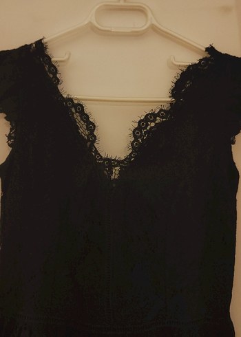 Dantel Detaylı Siyah V Yakalı Midi Elbise - Görsel 4