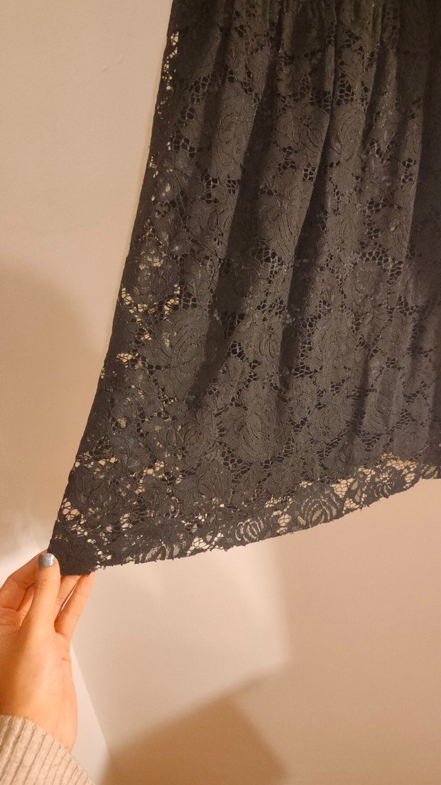 Dantel Detaylı Siyah V Yakalı Midi Elbise - Görsel 3