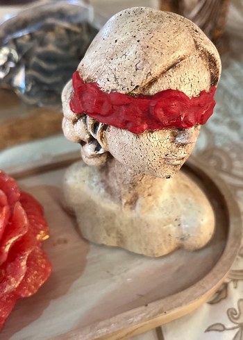 Bordo Renkli çiçek göz bantlı Kadın heykelli mum set - Görsel 5