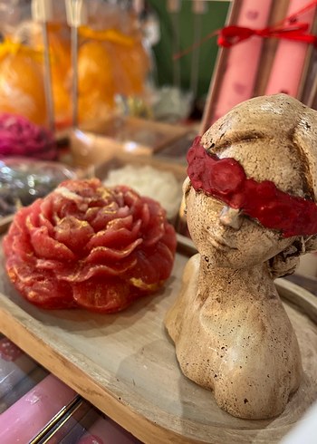 Bordo Renkli çiçek göz bantlı Kadın heykelli mum set - Görsel 7