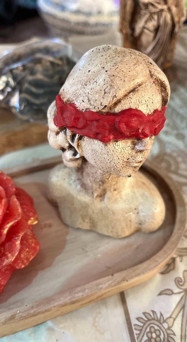 Bordo Renkli çiçek göz bantlı Kadın heykelli mum set - Görsel 5