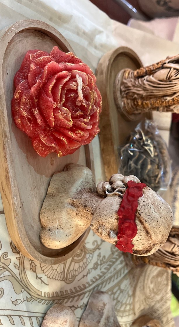 Bordo Renkli çiçek göz bantlı Kadın heykelli mum set - Görsel 4