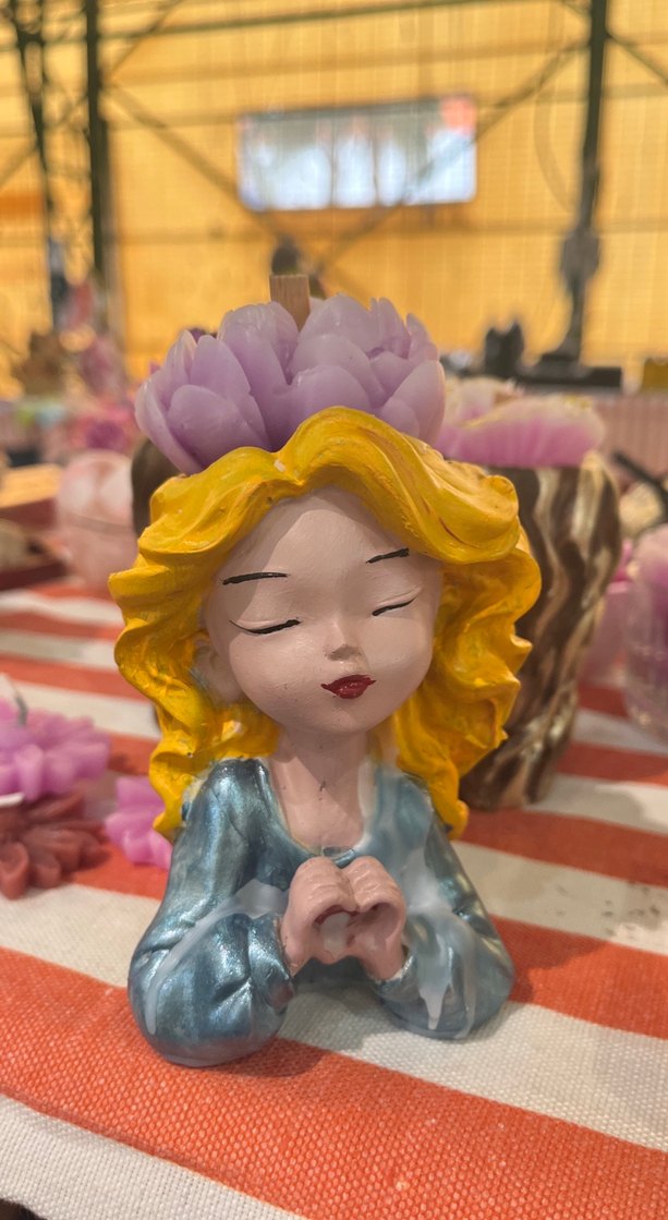 Kadın Figürlü saksı içinde pembe çiçek mum - Görsel 4