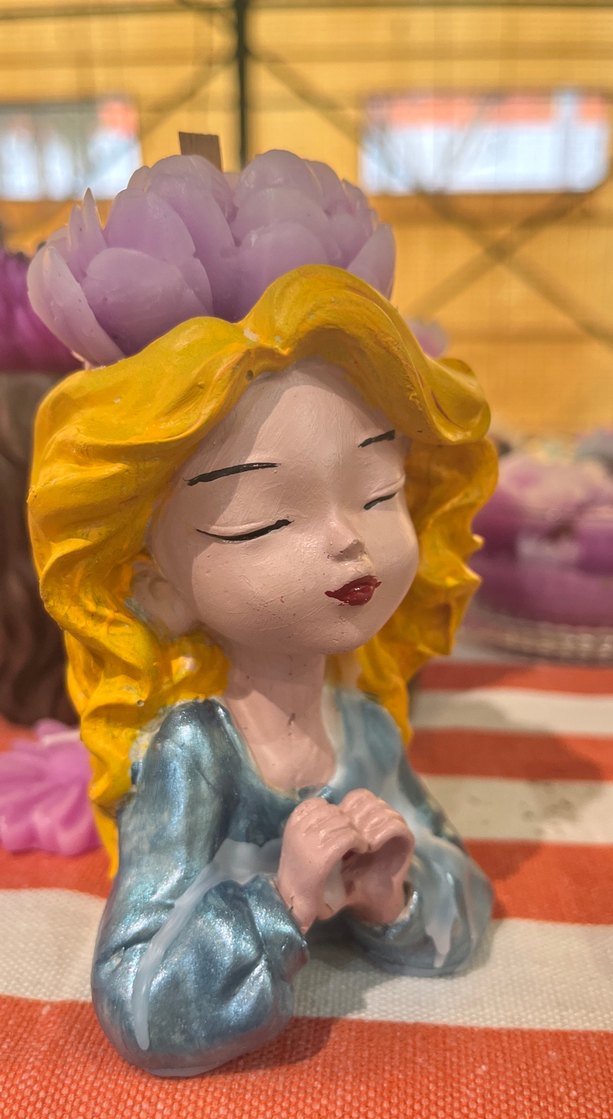 Kadın Figürlü saksı içinde pembe çiçek mum - Görsel 2