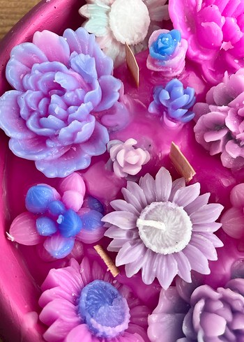 Renkli Çiçek Detaylı Pembe Mum - Görsel 2