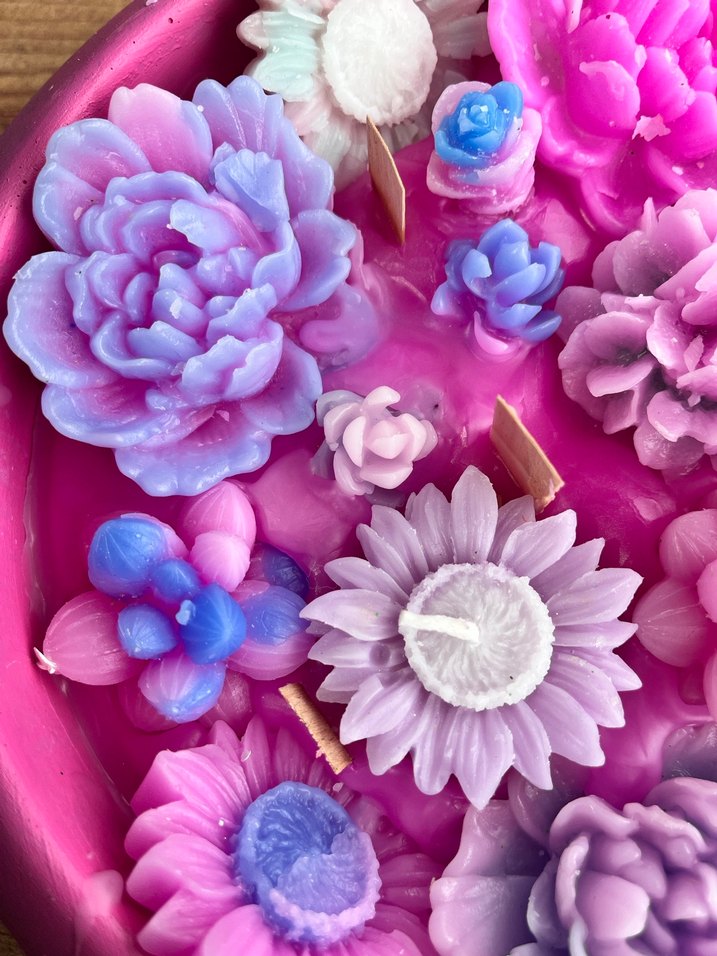 Renkli Çiçek Detaylı Pembe Mum - Görsel 2