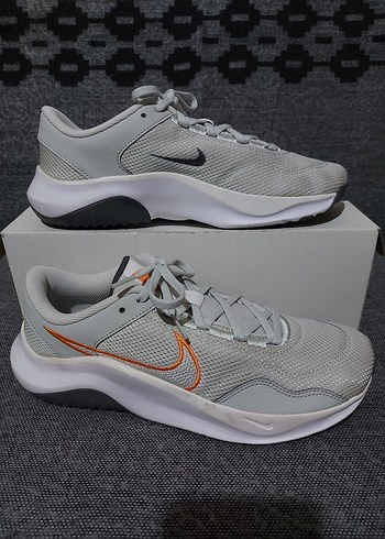 Orjinal Nike 42,5 no Legend Essential 3