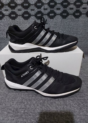 Orjinal Adidas 42 no Terrex Daroga Plus