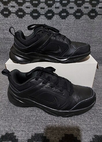 Orjinal Nike 43 no Defy All Day 