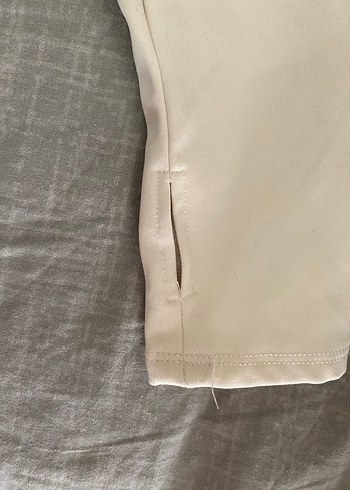 Yüksek Yaka Beyaz Spor Tişörtü - Görsel 4