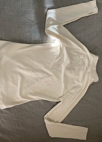 Yüksek Yaka Beyaz Spor Tişörtü - Görsel 3