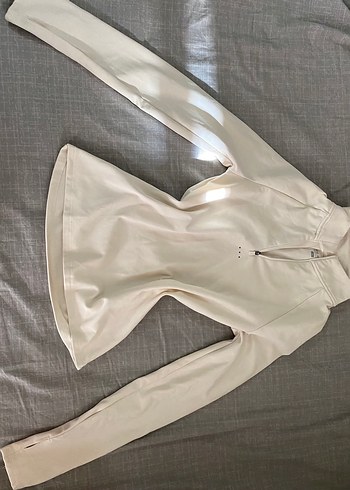 Yüksek Yaka Beyaz Spor Tişörtü - Görsel 5