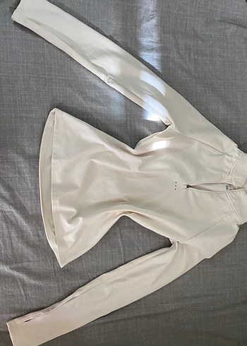 Yüksek Yaka Beyaz Spor Tişörtü - Görsel 6