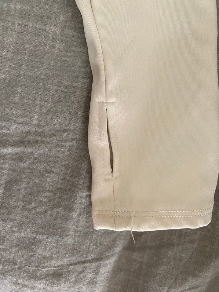 Yüksek Yaka Beyaz Spor Tişörtü - Görsel 4