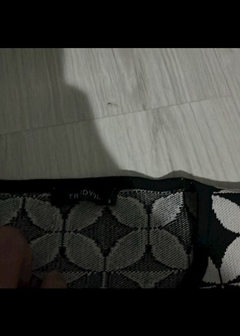 Düğmeli Siyah hırka - Görsel 4