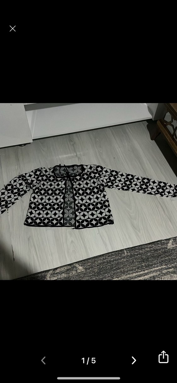 Düğmeli Siyah hırka - Görsel 2