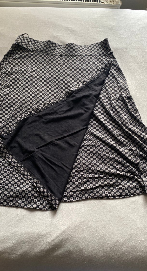 Siyah Midi Uzunlukta Salaş Mini Etek - Görsel 2