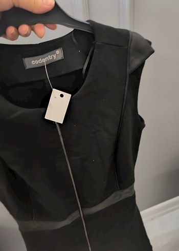 ADL markaya ait Siyah Fermuarlı Midi V Yaka Kolsuz Elbise - Görsel 3