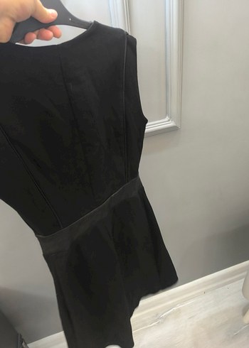 ADL markaya ait Siyah Fermuarlı Midi V Yaka Kolsuz Elbise - Görsel 6