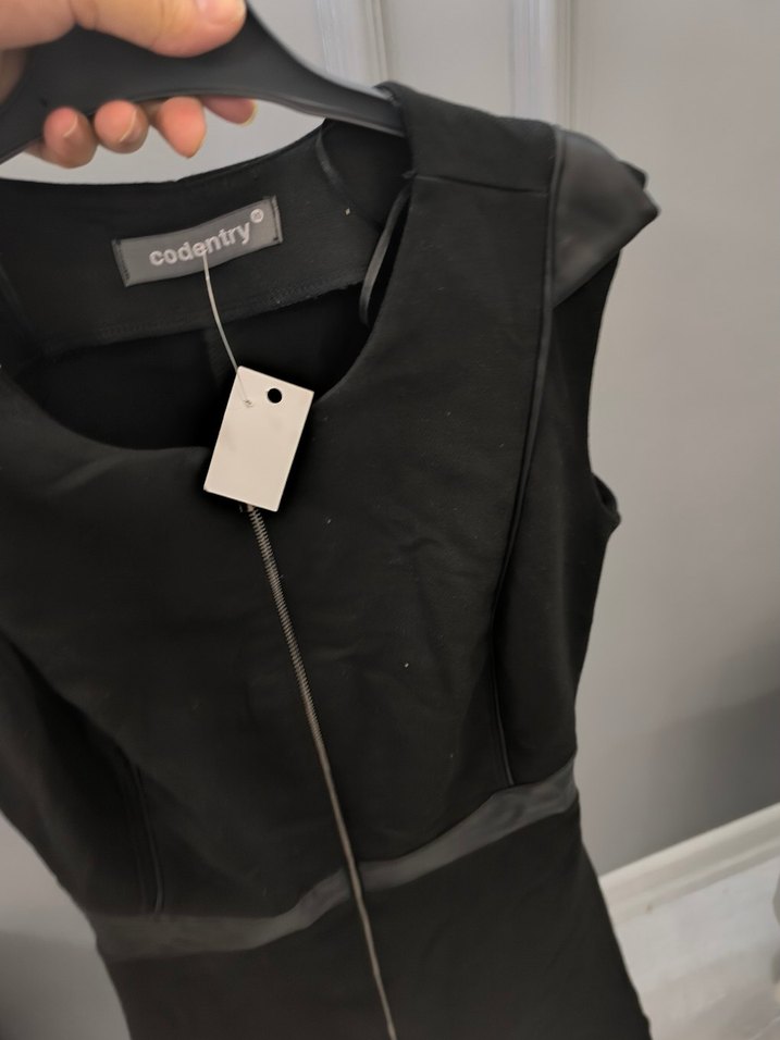 ADL markaya ait Siyah Fermuarlı Midi V Yaka Kolsuz Elbise - Görsel 3